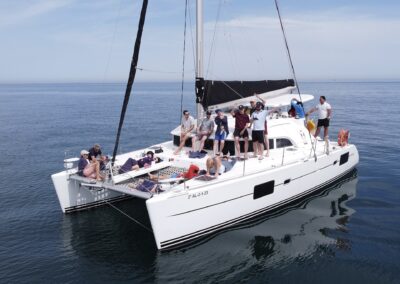 Disfruta de un paseo en barco catamarán en Benalmádena