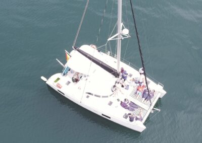 Disfruta de un paseo en barco catamarán en Benalmádena en Málaga