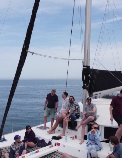 Disfruta de un paseo en barco catamarán en Benalmádena en Málaga